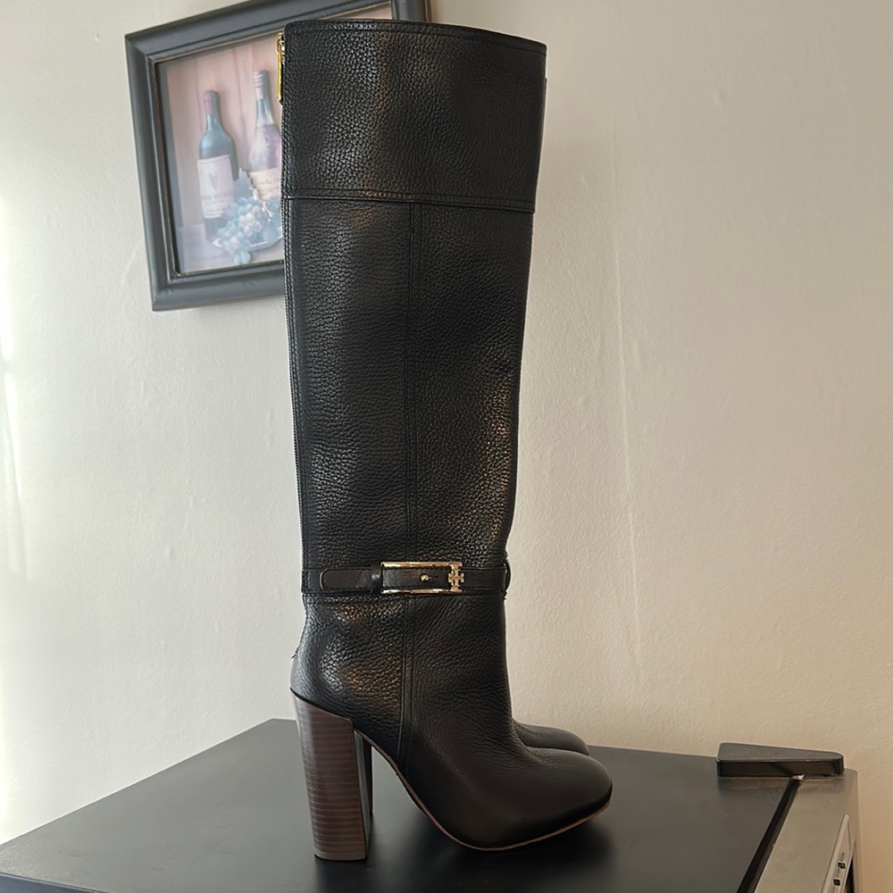 Tory Burch boot very elegant beautiful leather size 5-5